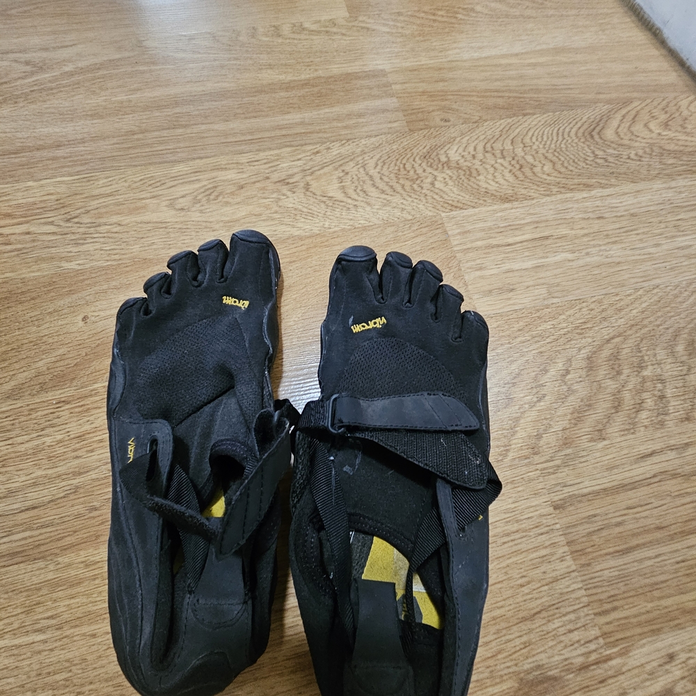 Vibram FiveFingers Black Toe Shoes